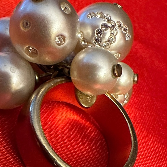 WOW POSHMARK - Authentic CHANEL SUPERMODEL FESTIVAL Bold & Gold & Pearl Ring - Picture 2 of 15